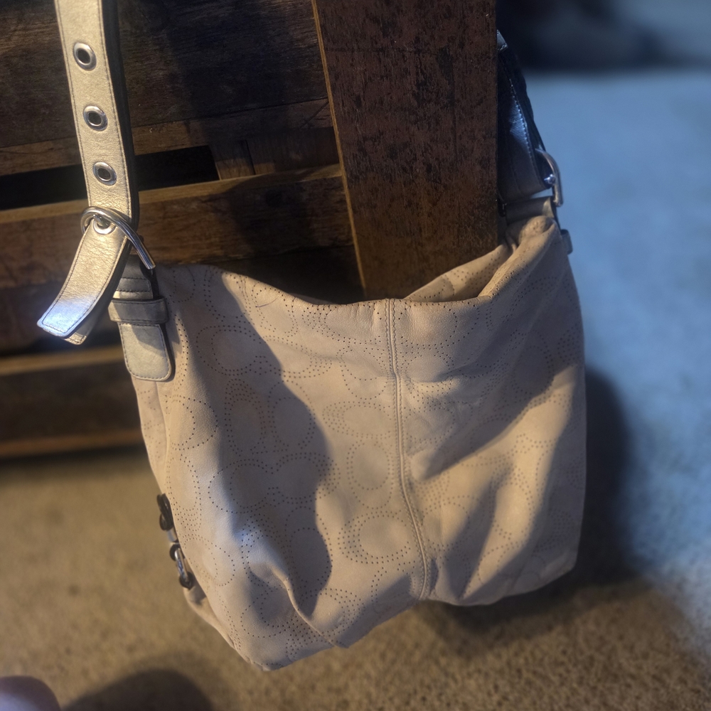 Elegant Cream Shoulder Bag